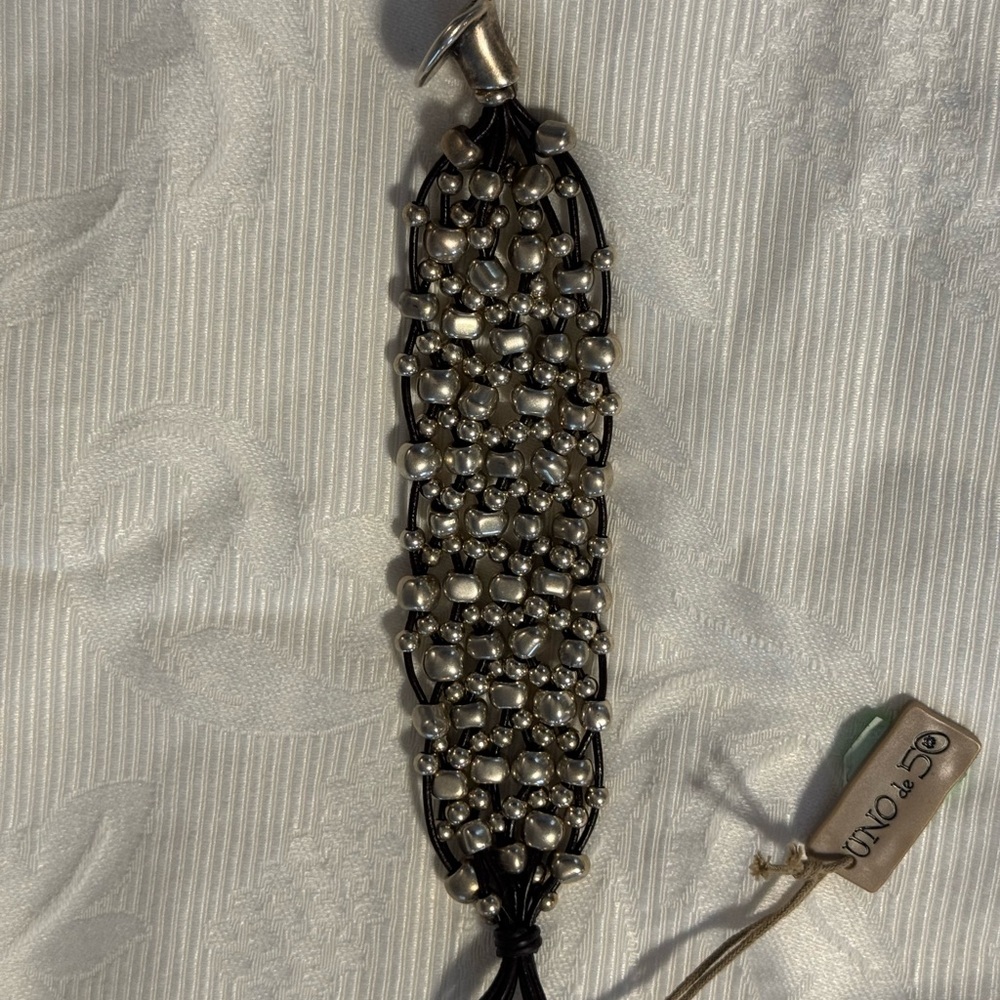 UNO de 50 Black and Silver Beaded Bracelet